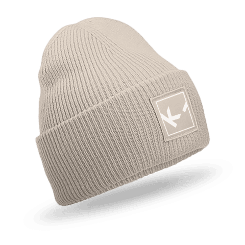 Beige Strickmütze mit Logoaufnäher